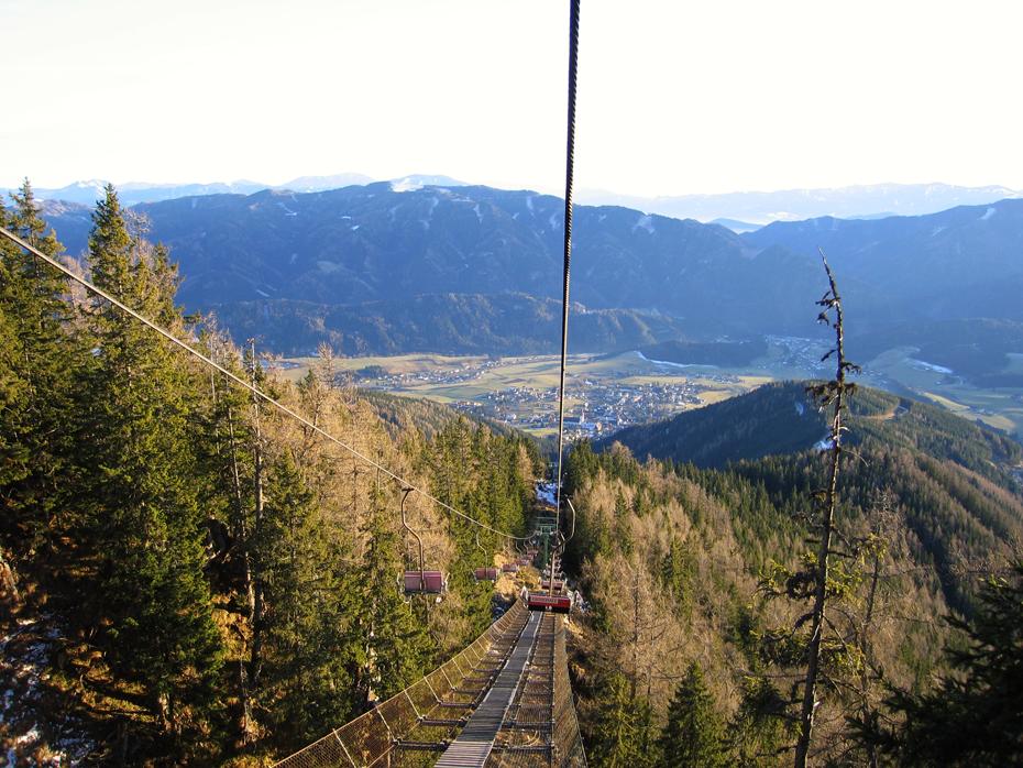 Die Abendsonne leuchtet schön ins Tal