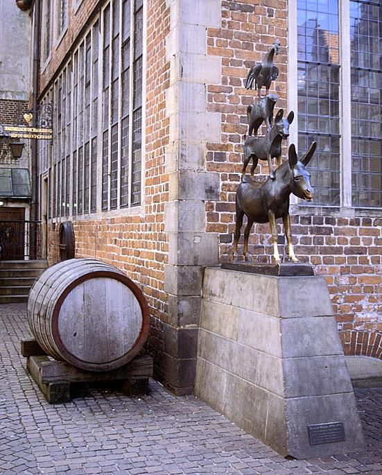 Die Bremer Stadtmusikanten vor dem Ratskeller