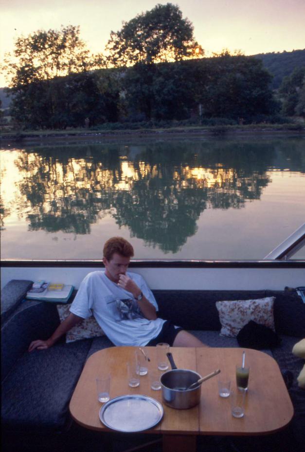 Franz grübelt über das Essen nach: Werd ich noch so lange überleben???