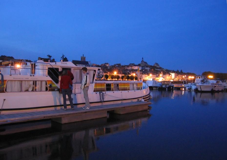 unser Boot mit einem Teil der Crew, Joigny