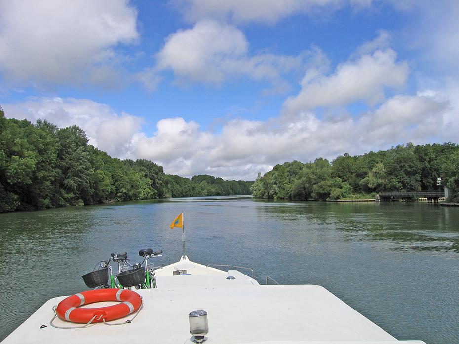 Auf der Seine bei Sonne