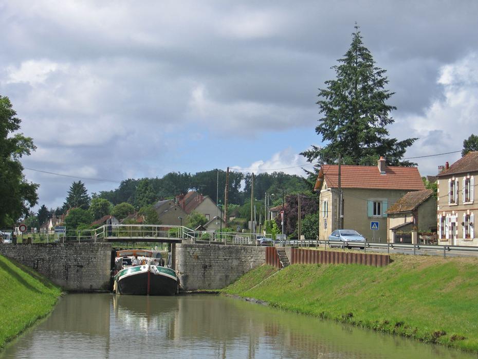 Schleuse auf dem Weg nach Saint Satur