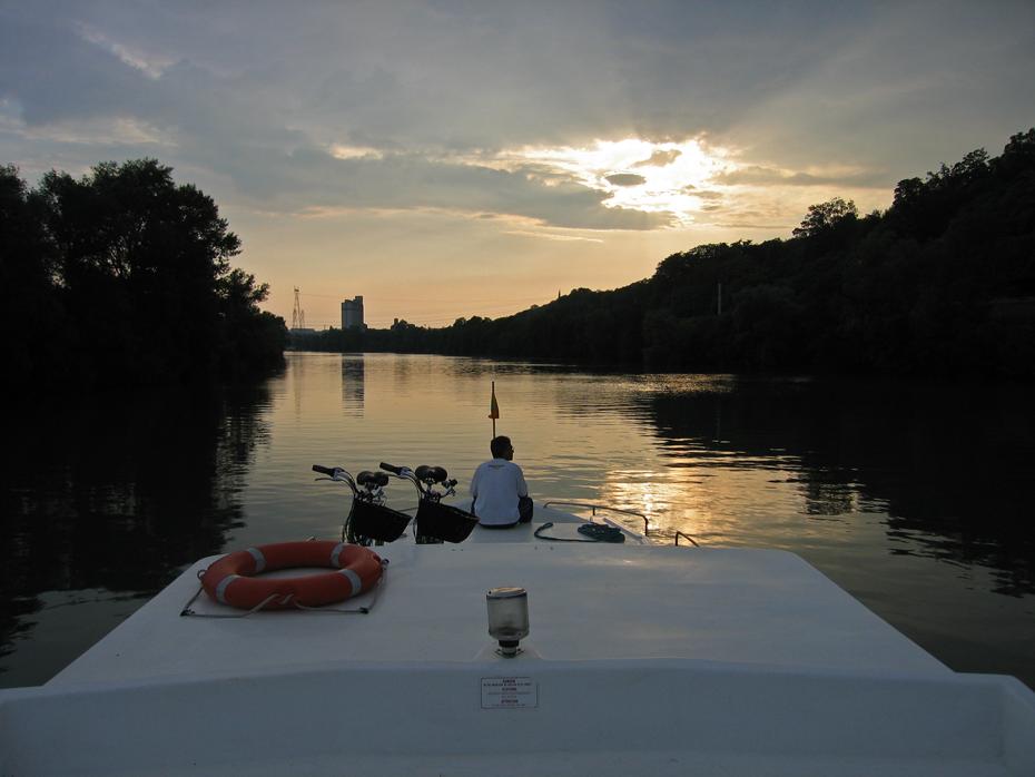 Abendstimmung auf der Seine, wir suchen immer noch nach einem Liegeplatz
