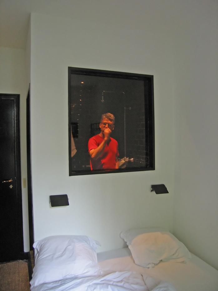 Klaus beim Zähneputzen, Paris