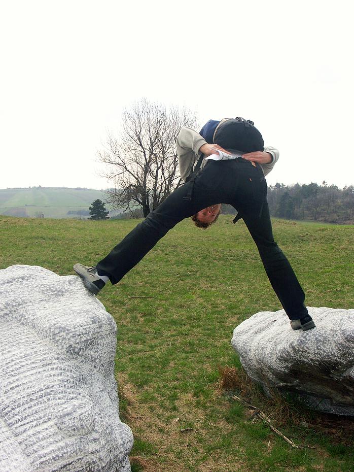 Und das ist der bekannte Klettertrick mit Eigensicherung (der Unterhose)