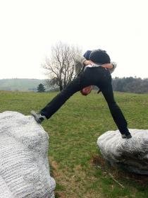 Und das ist der bekannte Klettertrick mit Eigensicherung (der Unterhose)