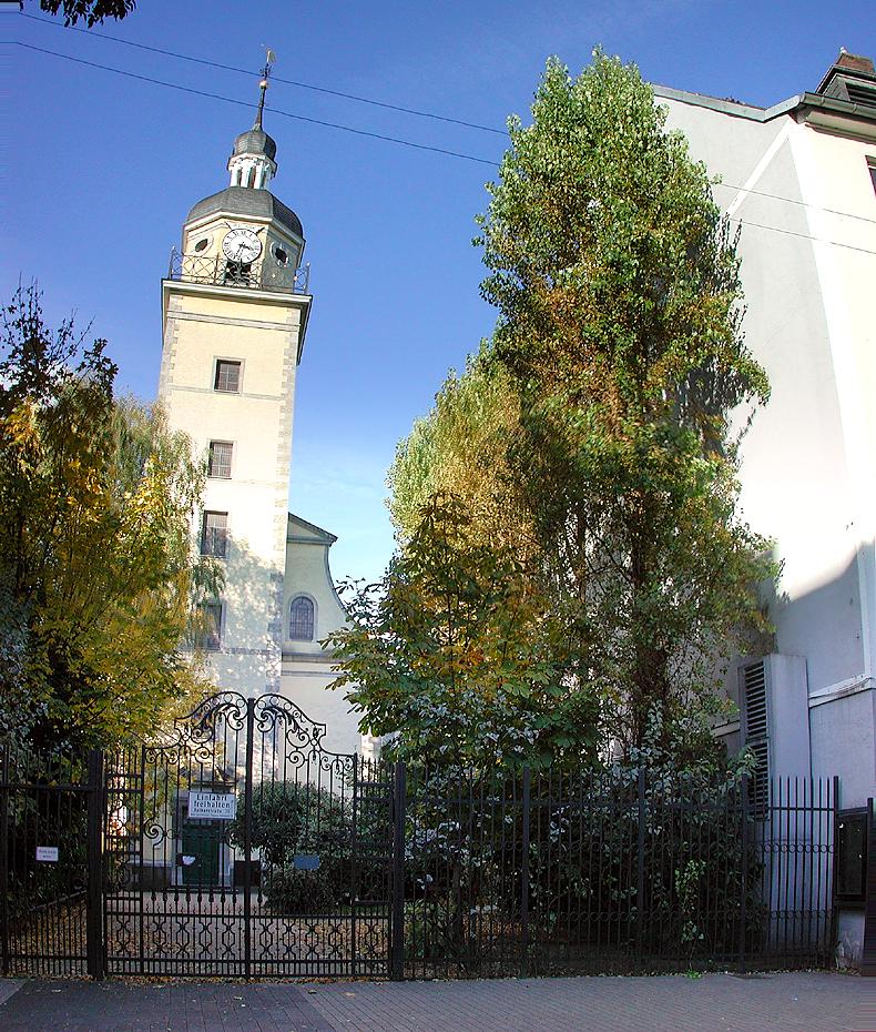 Kirchlein mitten in der Fußgängerzone