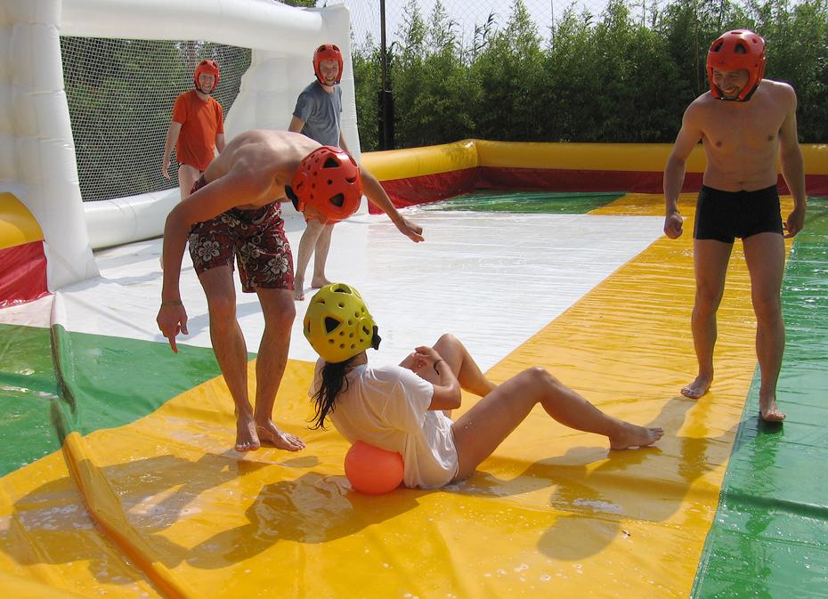 Auch Ball klemmen gilt nicht.