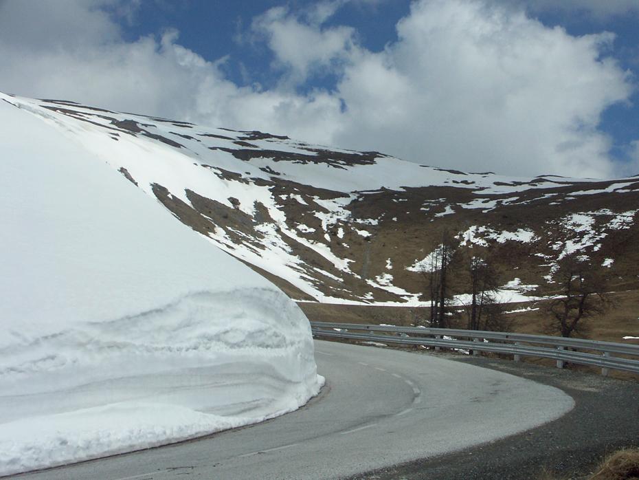 überall noch Schneereste auf der Nockalm Panoramastraße