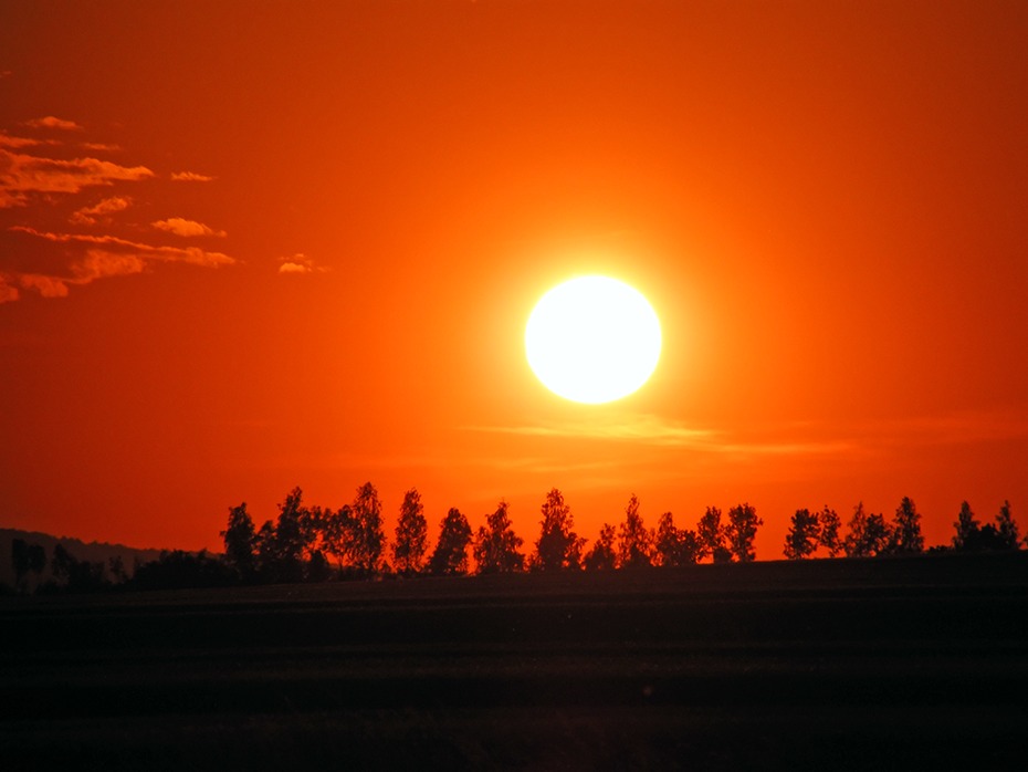 Gezoomter Sonnenuntergang