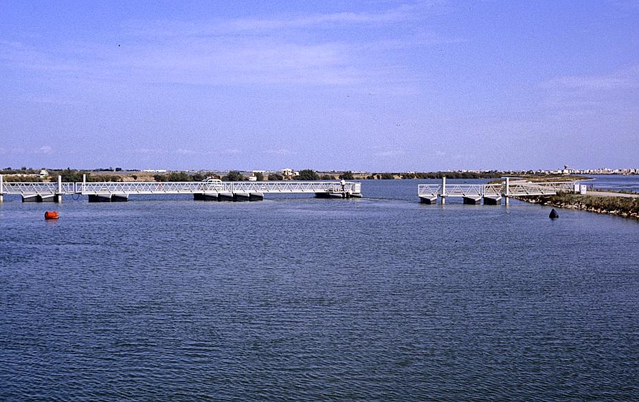 schwimmende Brücke in der Camargue