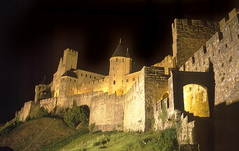 Eingang von Carcassone bei Nacht