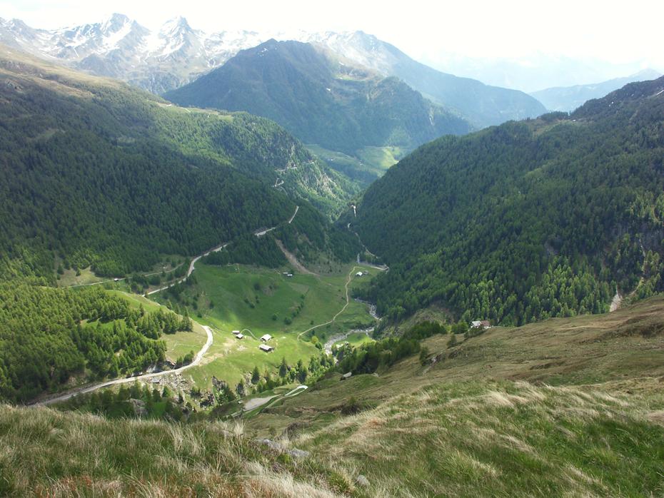 Blick von der Timmelsjochstraße runter nach Italien