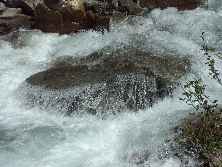 Noch genug Wasser im Bach bei Niederthai