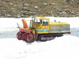 Die Schneefräse war nur Tage zuvor noch im Einsatz