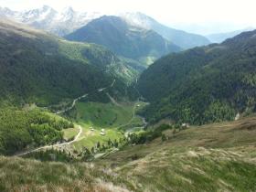 Blick von der Timmelsjochstraße runter nach Italien