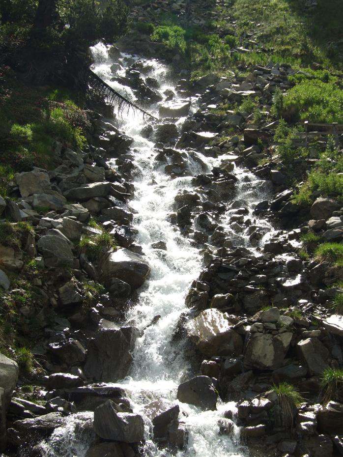Noch ein Wasserfall auf der Strecke