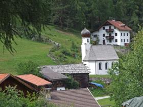 Von der Alm ging los zu Fuß