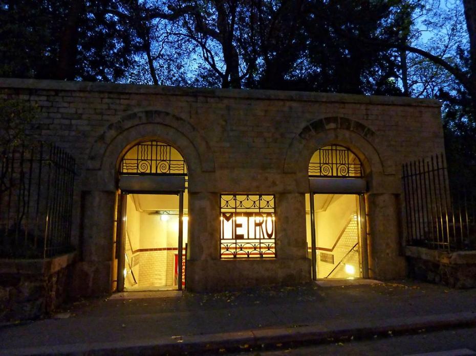 Metrostation 'mei mir um's Eck'