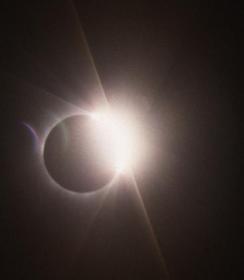 das letzte Foto der totalen Sonnenfinsternis