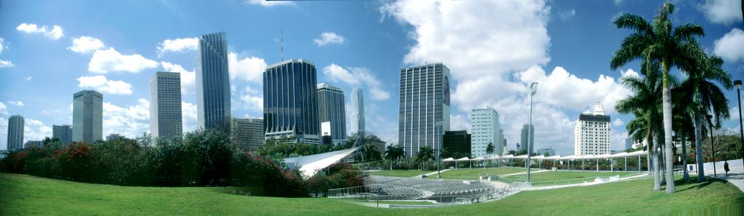 die Skyline vom Bayfront Park aus
