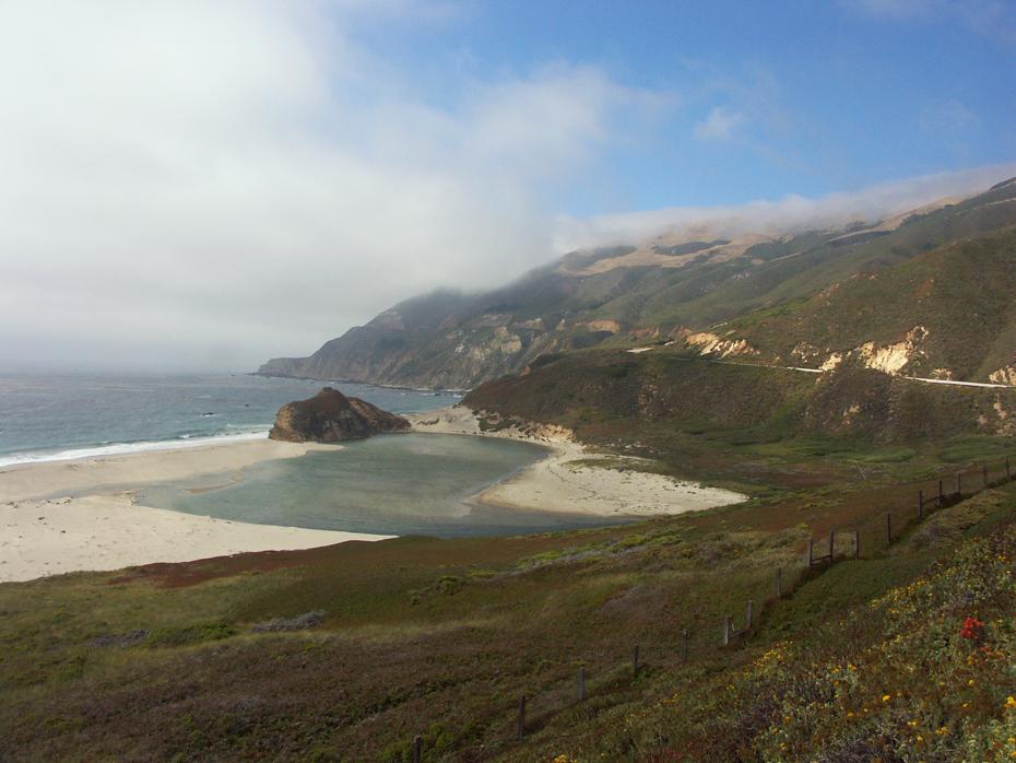 Sanddüne, Sonne und Nebel an der kalifornischen Küste