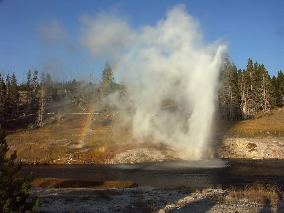 Riverside Geyser, Yellowstone NP, WY