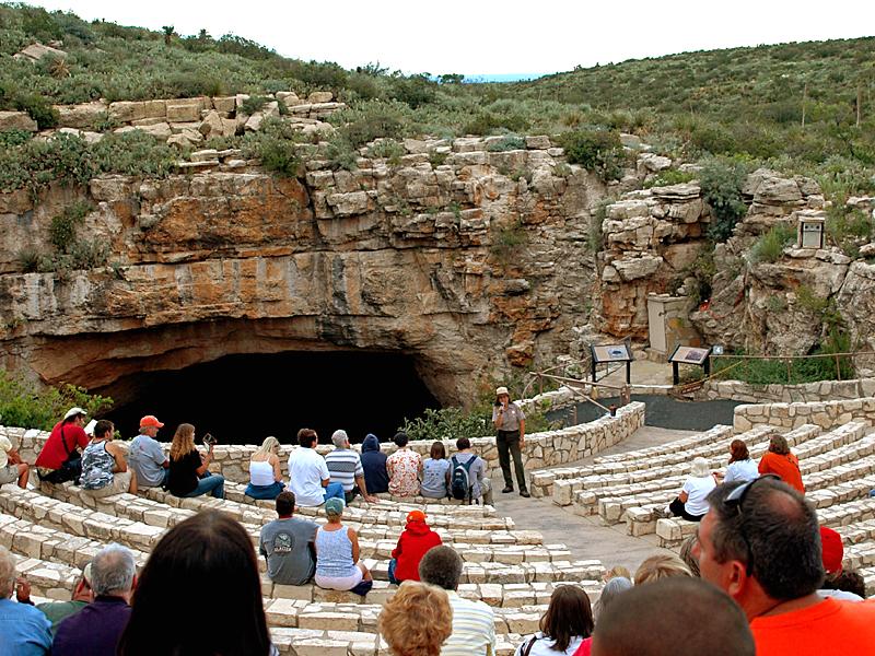 Arena vor dem natürlichen Eingang, Carlsbad Cavern NP, NM