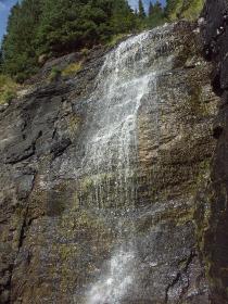 Wasserfall an der Going-to-the-Sun Road, Glacier NP, MT