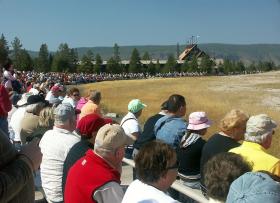 Warten auf Old Faithful, Yellowstone NP, WY