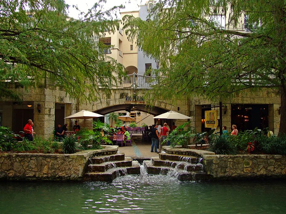 Wasserspiele am Riverwalk, San Antonio, TX