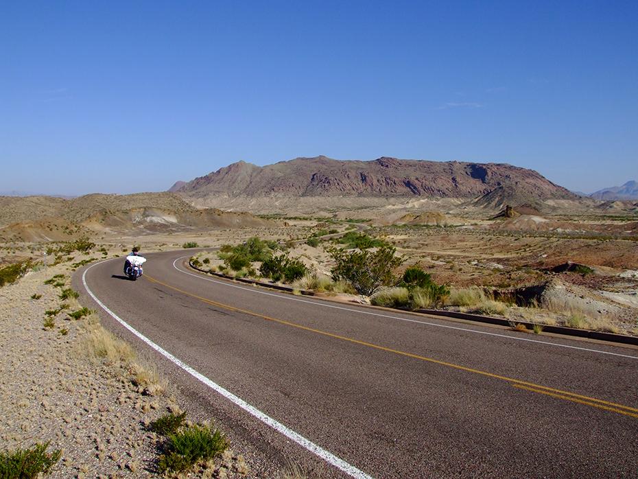 Wieder ein Motorrad beim Westausgang, Big Bend NP, TX