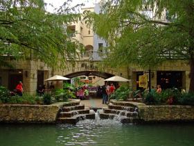 Wasserspiele am Riverwalk, San Antonio, TX