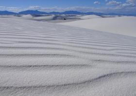Blick aus den Dünen auf die Straße (im Hintergrund), White Sands NM, NM