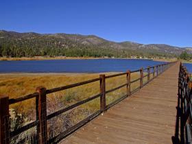 Bordwalk entlang des Bear Lakes, Bear Lake, CA
