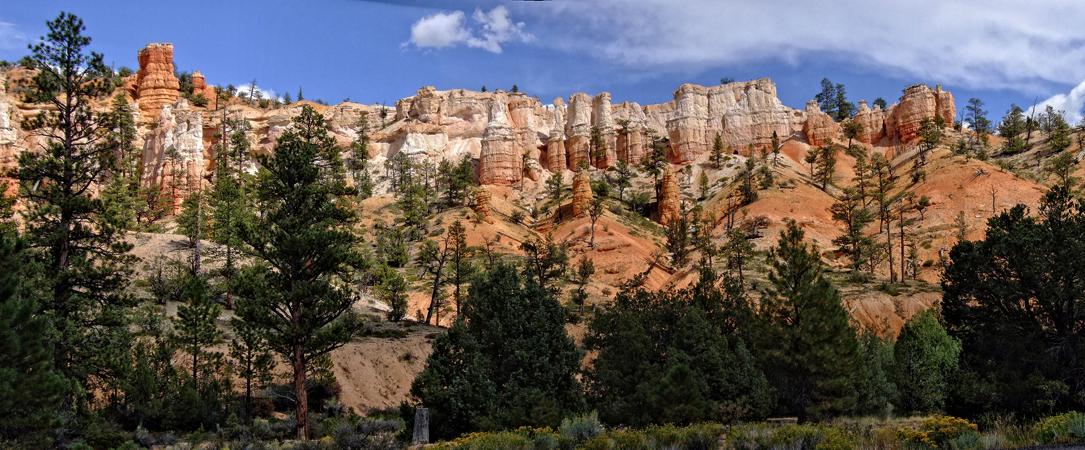 Felswand auf dem Weg vom Bryce NP in den Capitol Reef NP