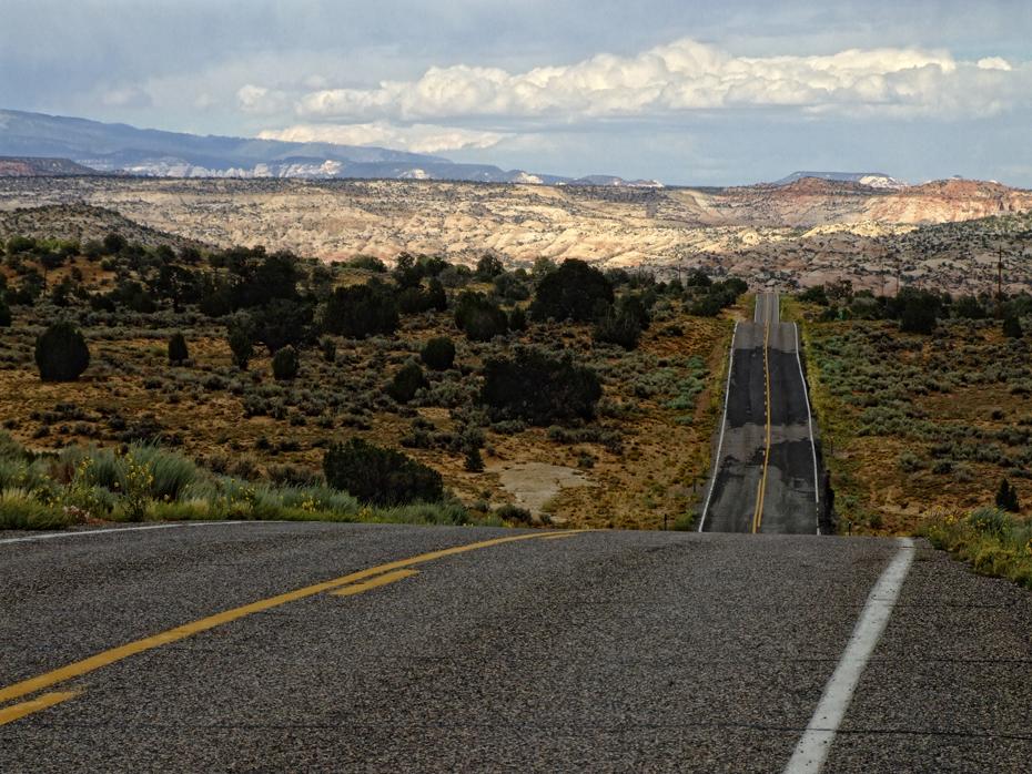 Sehr einsame Straße vom Bryce NP in den Capitol Reef NP