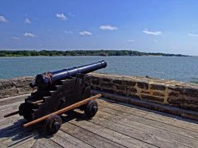 Kanonenaussicht auf den Fluß, Fort Mantanza NM, FL