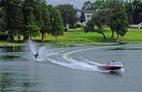 Wasserskishow im Cypress Garden, FL