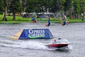 Wasserskishow im Cypress Garden, FL