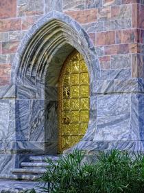 Eingangstüre des Bok Towers im Bok Tower Sanctuary, FL