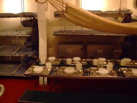Schlaf/Eßbereich im Battleship USS Alabama, Mobile, AL