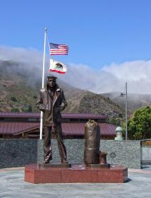 Statue am Nordende der Golden Gate Bridge, CA