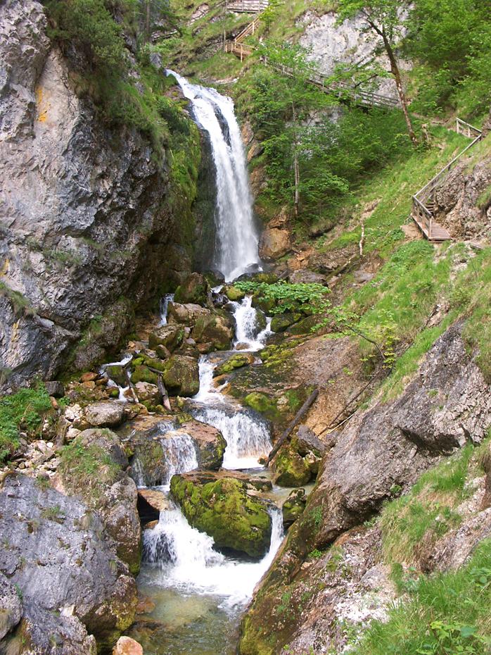 Nette Wasserfälle gibt es zuhauf